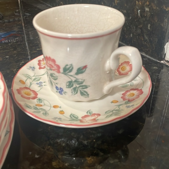 Churchill in Staffordshire fine tableware England six cups with saucers. - Picture 2 of 6